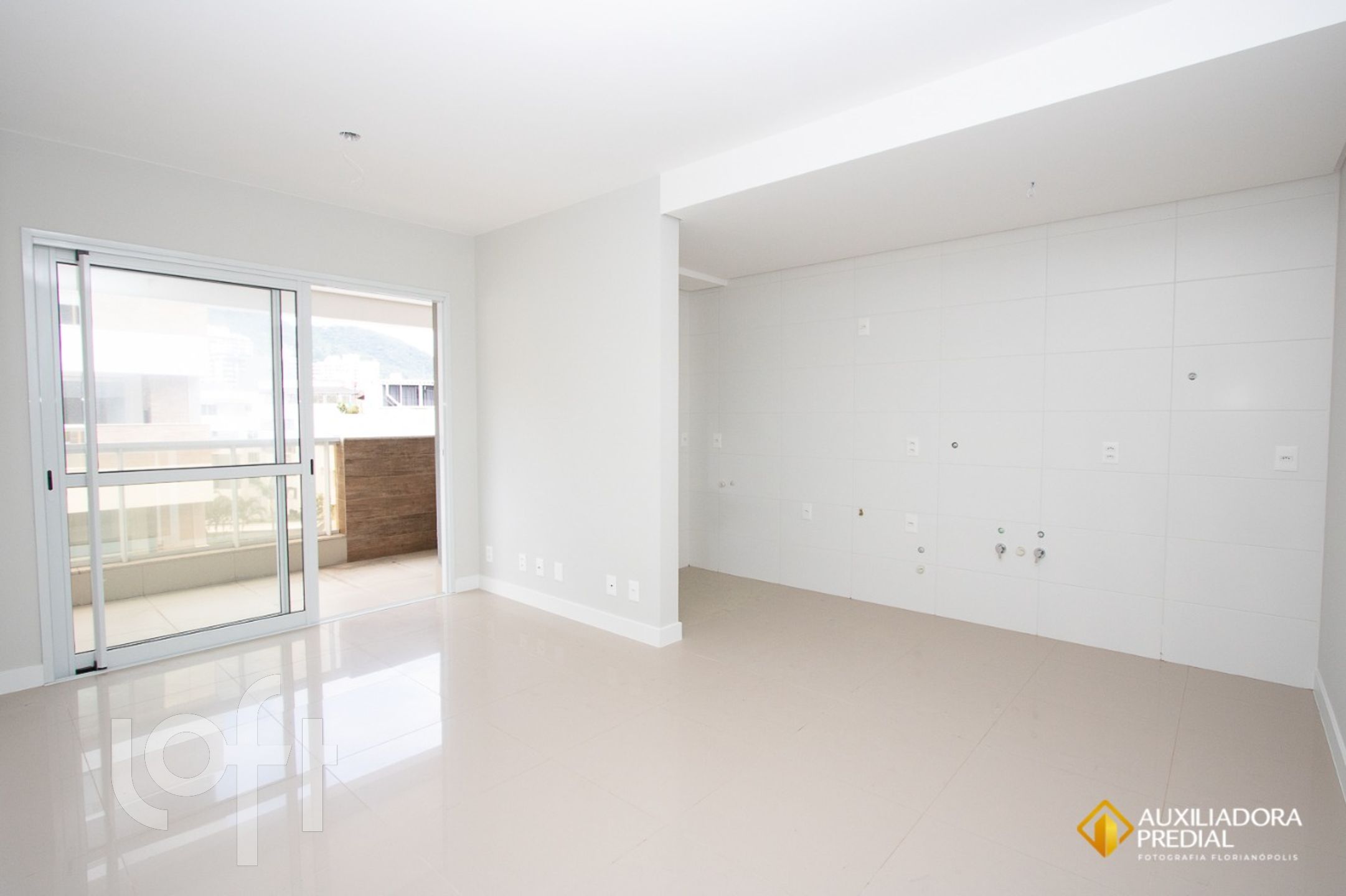 Apartamentos com 77m², 2 quartos, 2 suítes, 1 garagem, no bairro Itacorubi em Florianópolis