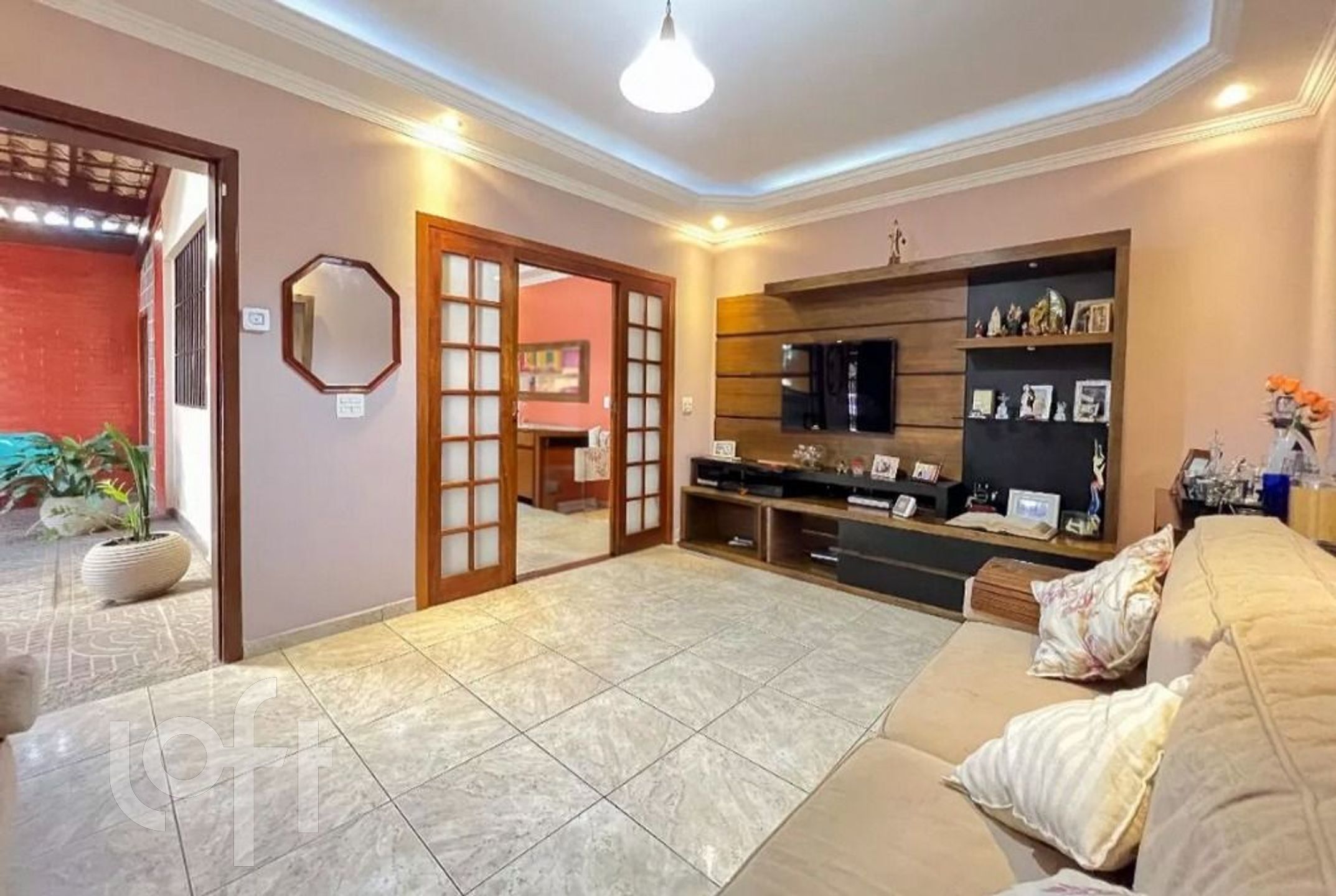 Casa à venda com 3 quartos, 163m² - Foto 1