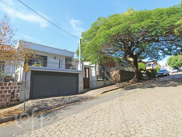 Casa com 309m², 3 dormitórios, 2 suítes, 2 vagas, Chácara das Pedras em Porto Alegre