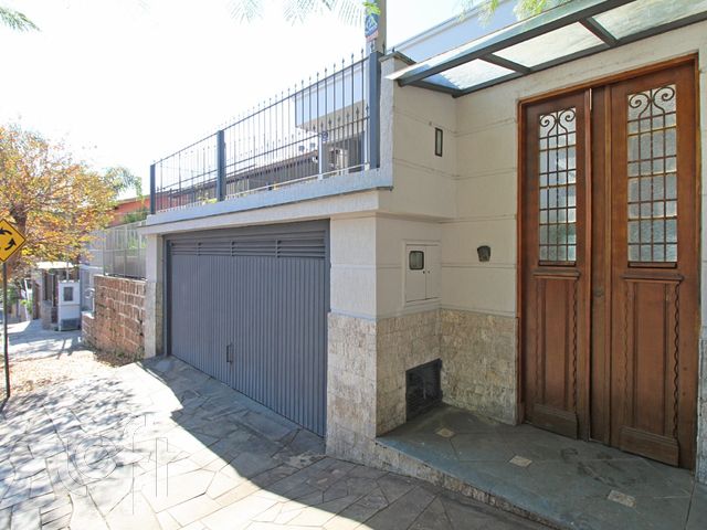 Casa com 309m², 3 dormitórios, 2 suítes, 2 vagas, Chácara das Pedras em Porto Alegre