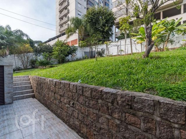 Casa com 290m², 3 dormitórios, 1 suíte, 2 vagas, Cristo Redentor em Porto Alegre