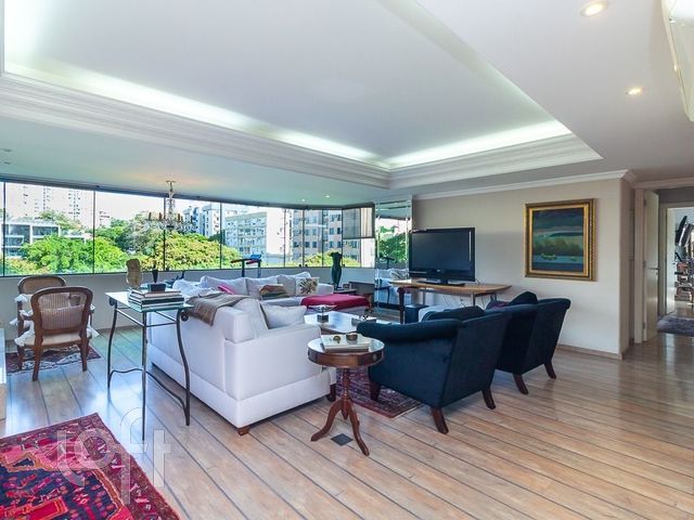 Apartamento com 123m², 3 dormitórios, 1 suíte, 2 vagas, Petrópolis em Porto Alegre