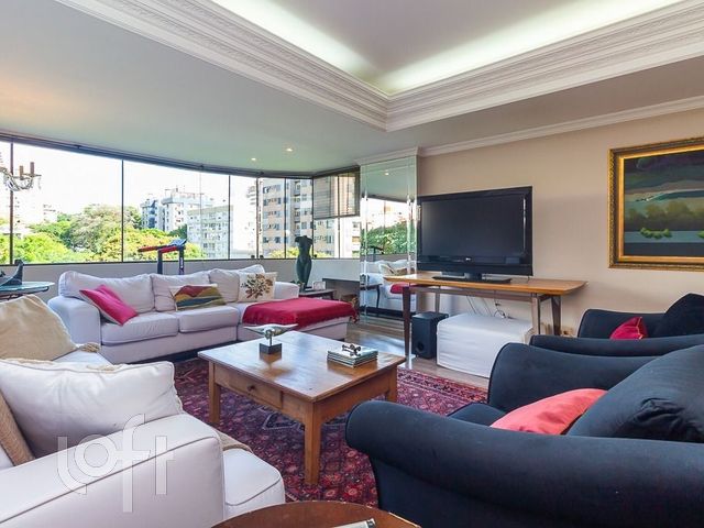 Apartamento com 123m², 3 dormitórios, 1 suíte, 2 vagas, Petrópolis em Porto Alegre