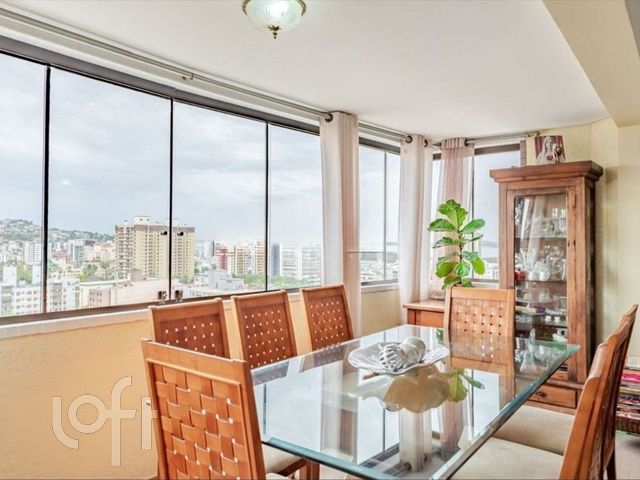 Apartamento com 111m², 3 dormitórios, 1 suíte, 2 vagas, Menino Deus em Porto Alegre
