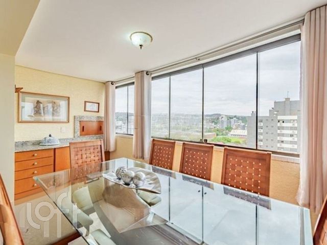 Apartamento com 111m², 3 dormitórios, 1 suíte, 2 vagas, Menino Deus em Porto Alegre