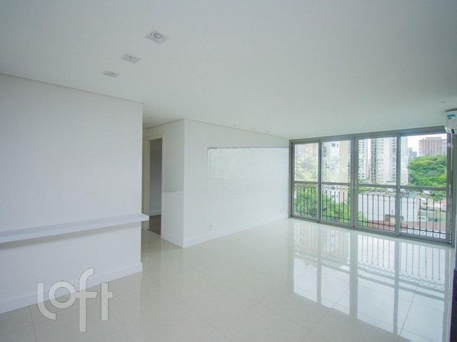 Apartamento com 80m², 2 dormitórios, 1 suíte, 2 vagas, Três Figueiras em Porto Alegre