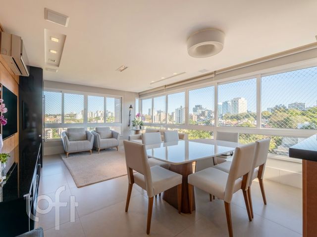 Apartamento com 105m², 3 dormitórios, 1 suíte, 3 vagas, Boa Vista em Porto Alegre