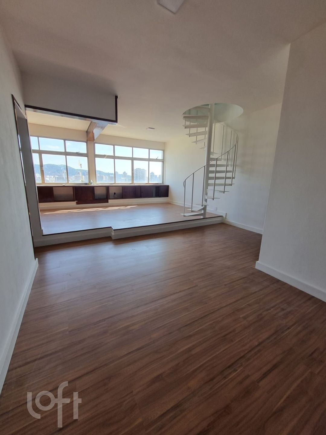 Apartamento à venda com 4 quartos, 250m² - Foto 1