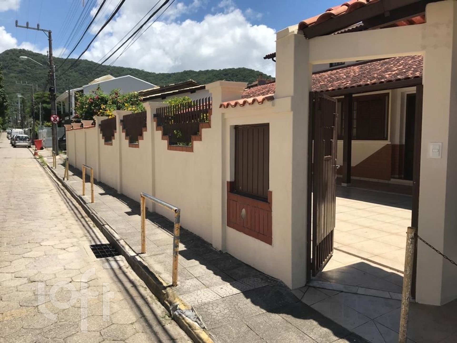 Casa Residencial com 258m², 5 quartos, 2 suítes, no bairro Lagoa da Conceição em Florianópolis