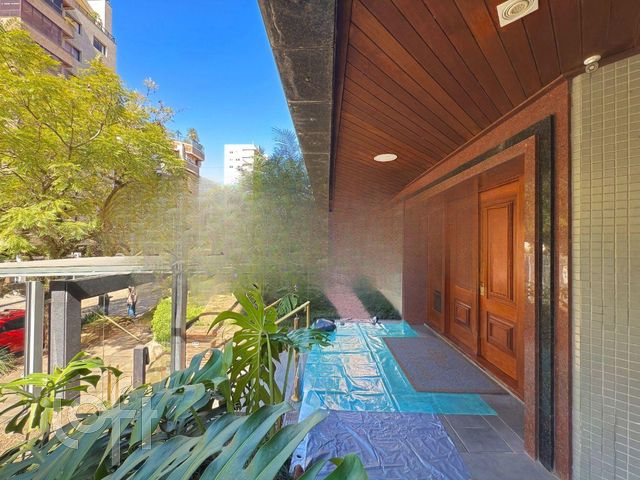 Apartamento com 251m², 4 dormitórios, 1 suíte, 4 vagas, Bela Vista em Porto Alegre