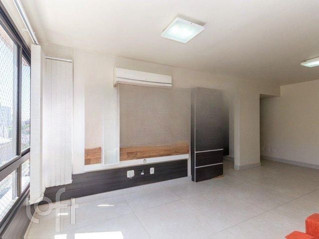 Apartamento com 87m², 2 dormitórios, 1 suíte, 2 vagas, São João em Porto Alegre