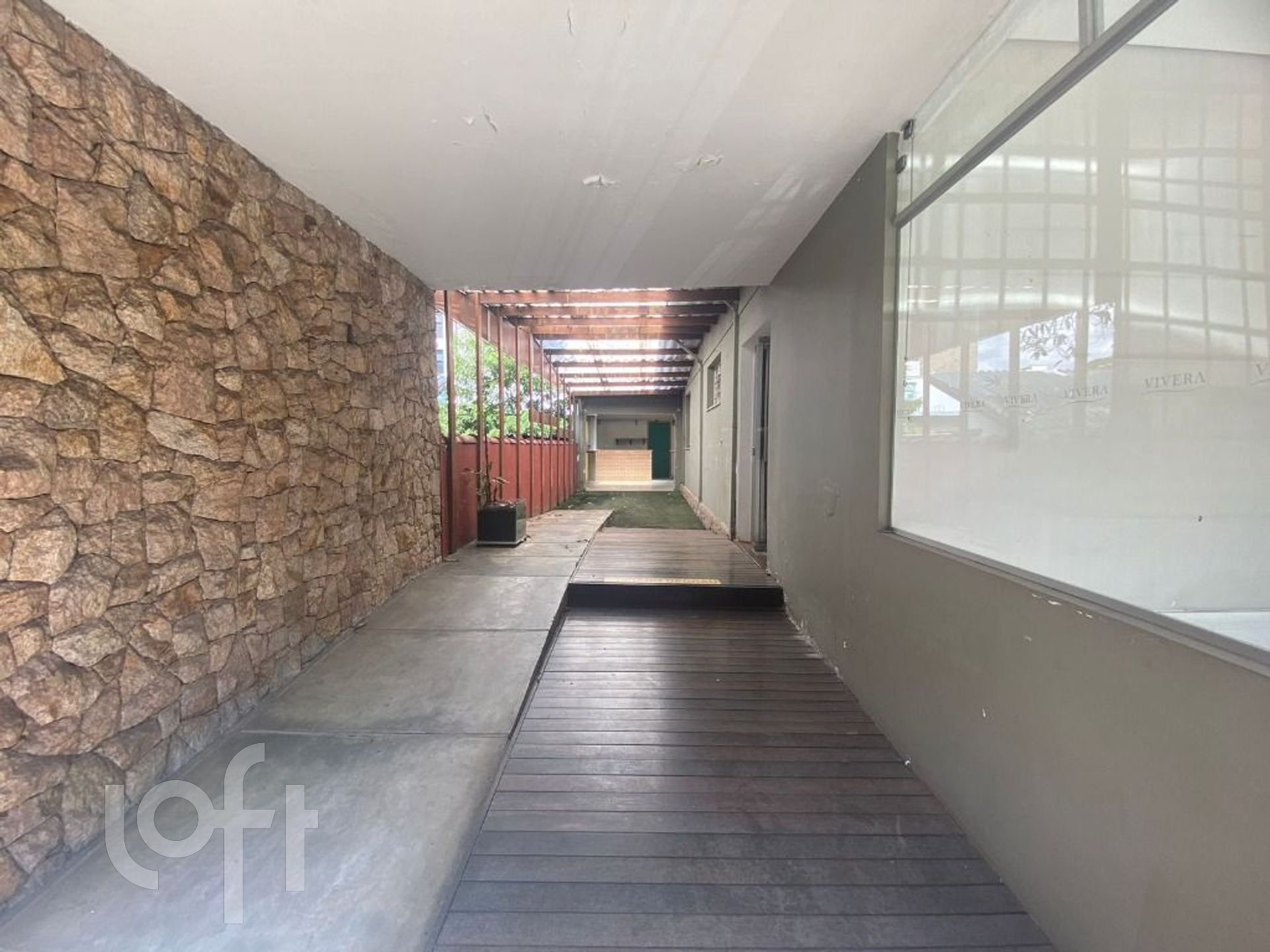 Casa à venda com 6 quartos, 310m² - Foto 1