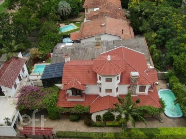 Casa com 750m², 3 dormitórios, 2 suítes, 4 vagas, Petrópolis em Porto Alegre
