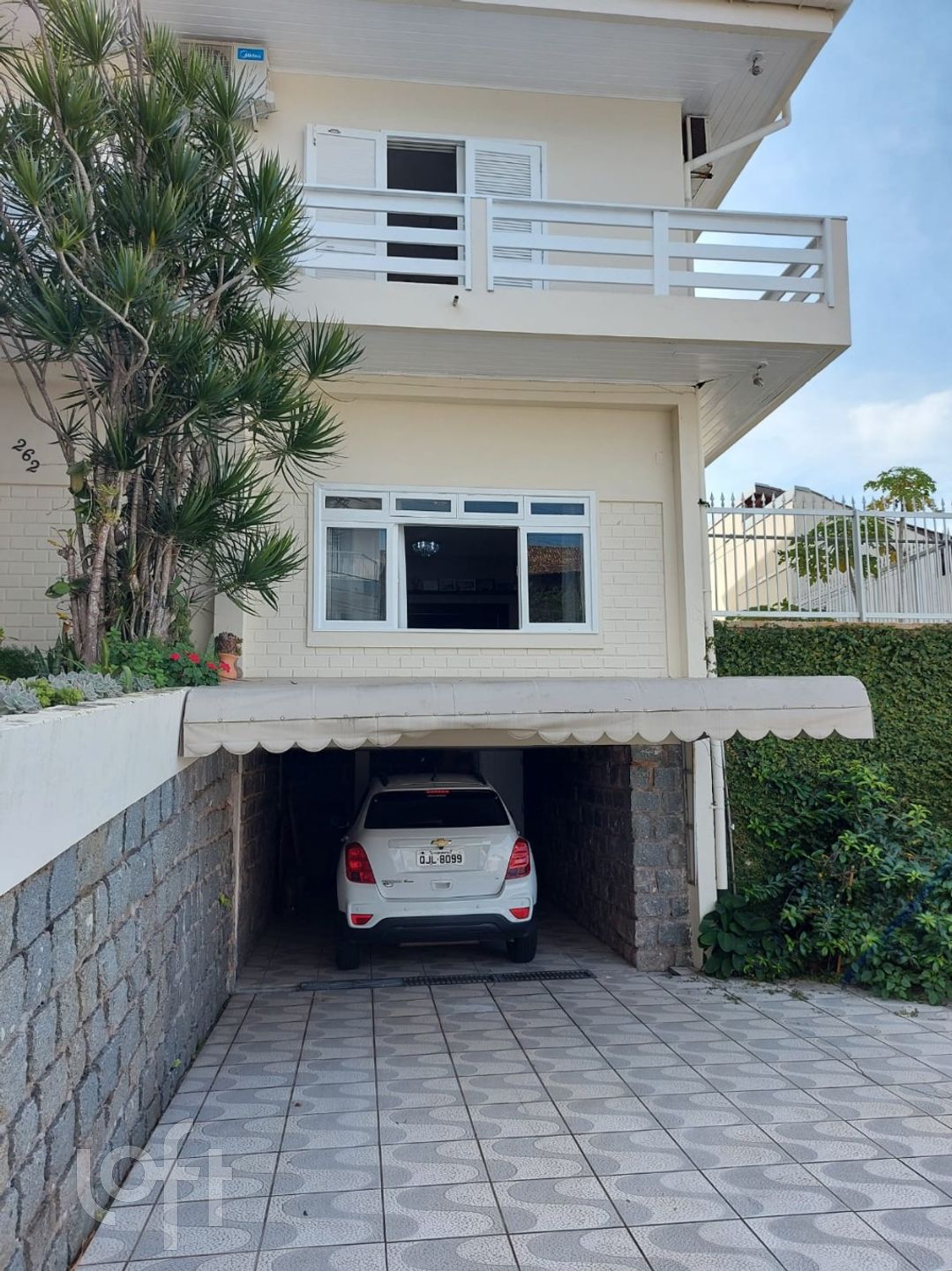 Casa à venda em Coqueiros com 320 m², 4 quartos, 4 suítes, 4 vagas