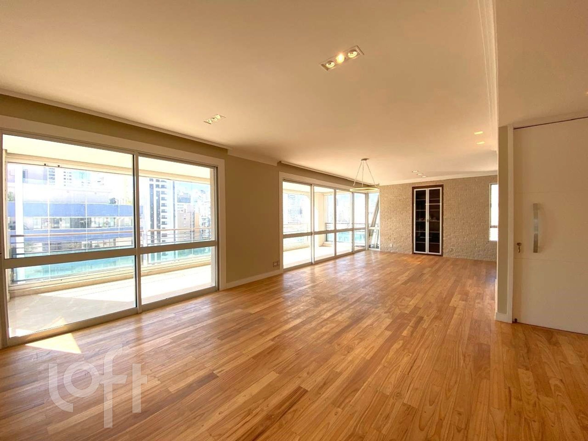 Apartamento à venda com 3 quartos, 240m² - Foto 5