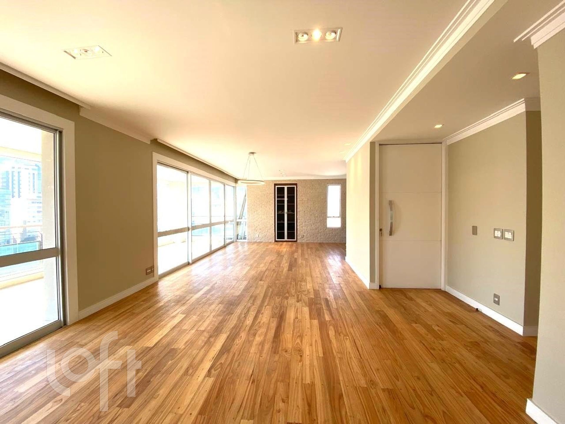 Apartamento à venda com 3 quartos, 240m² - Foto 3