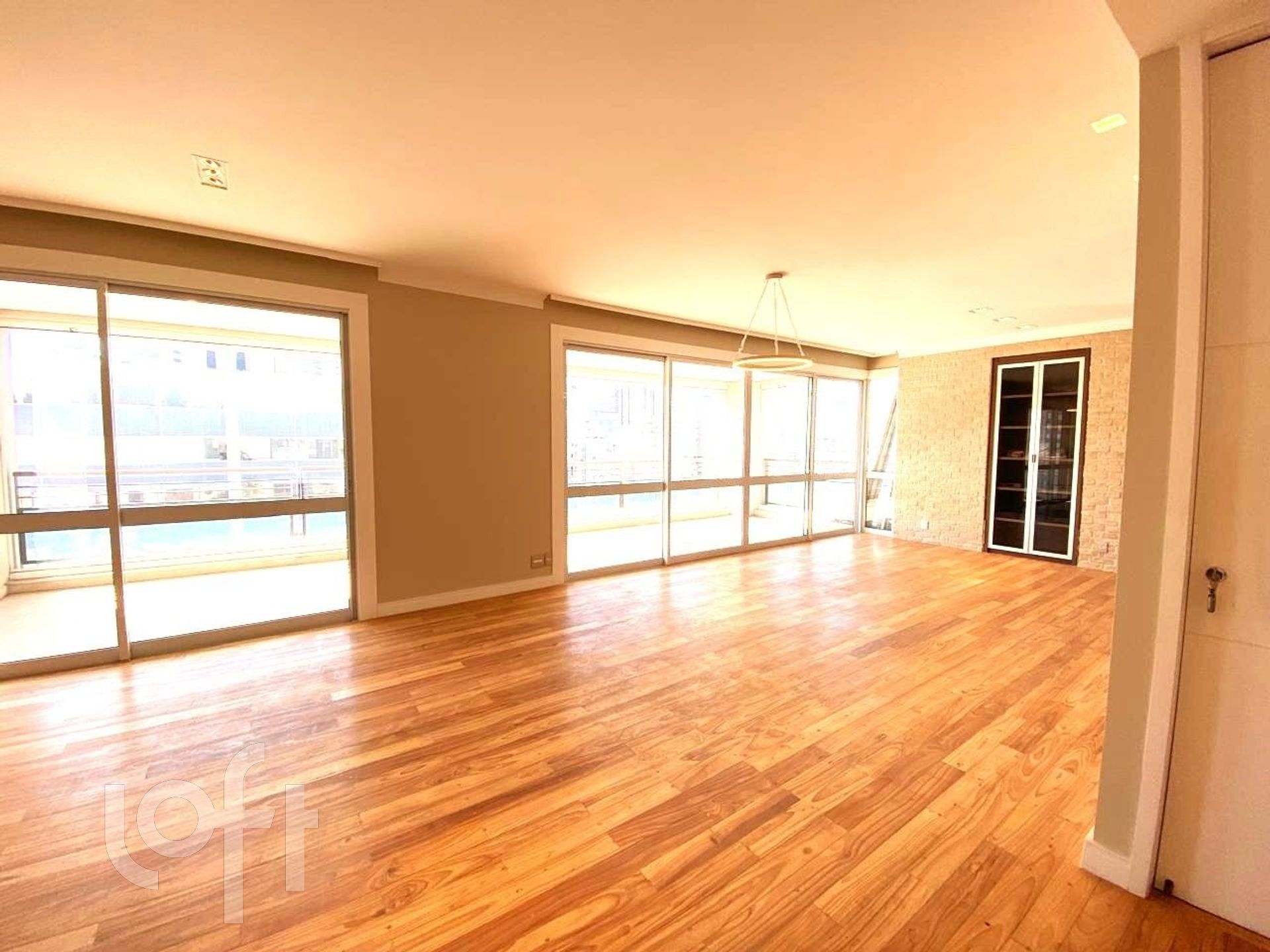 Apartamento à venda com 3 quartos, 240m² - Foto 7