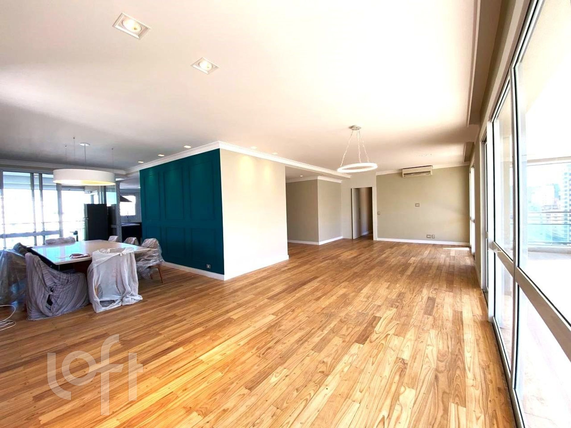 Apartamento à venda com 3 quartos, 240m² - Foto 1