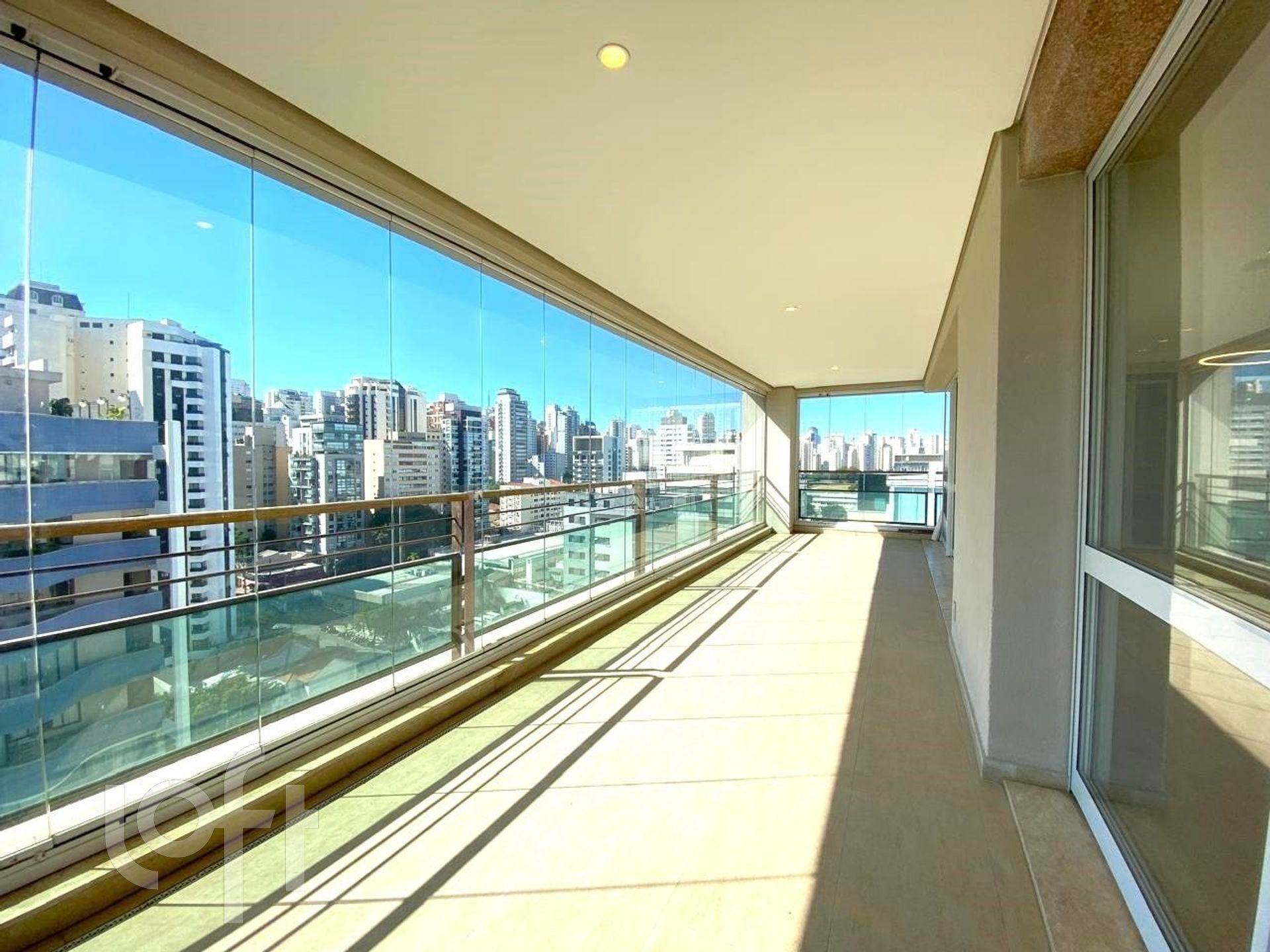 Apartamento à venda com 3 quartos, 240m² - Foto 4