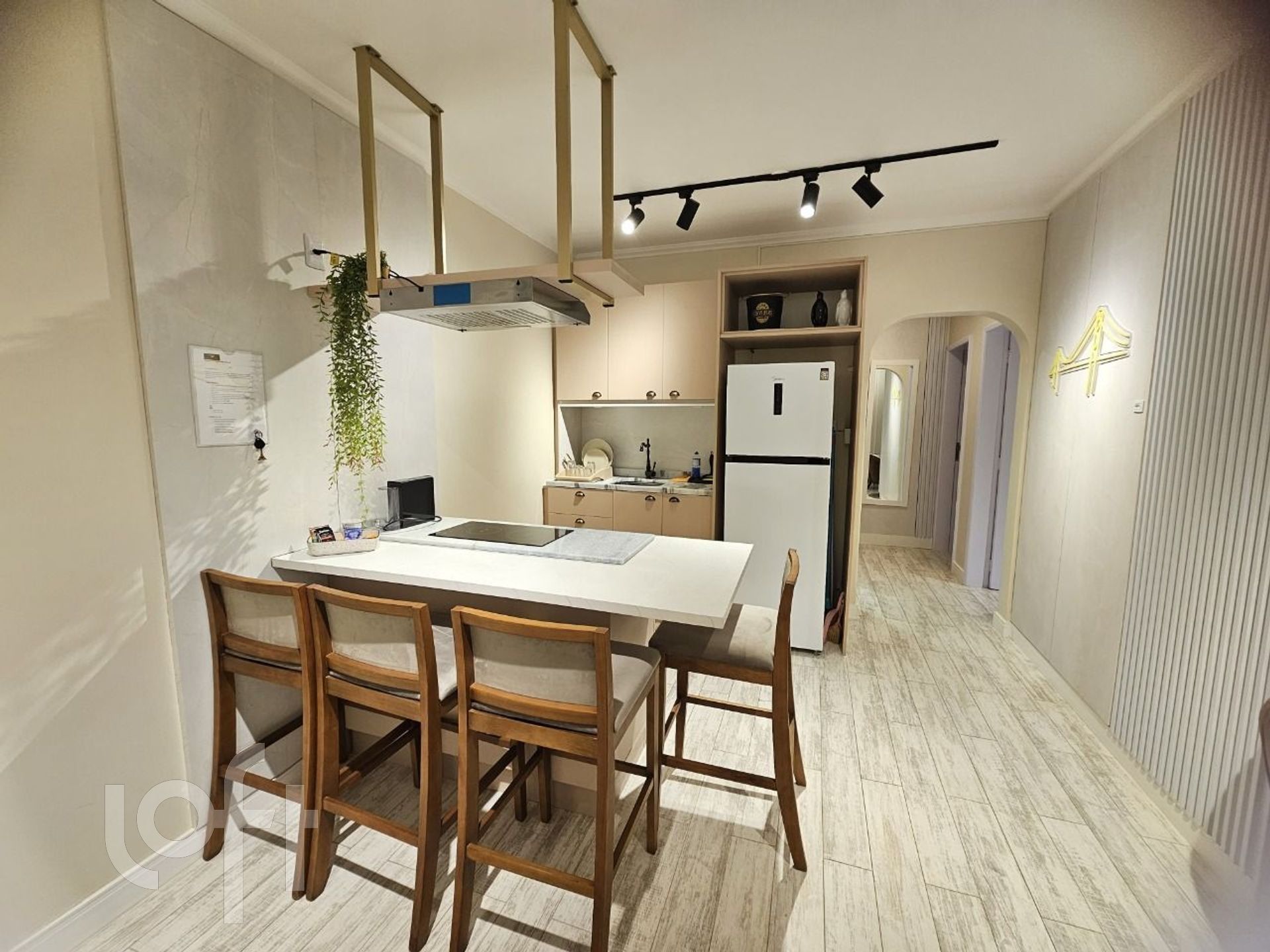 Imovel a venda com 2 apartamento reformados e mobiliados no Centro