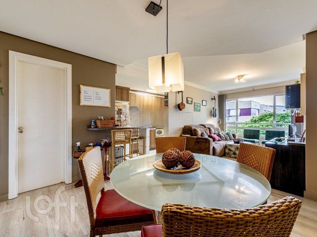 Apartamento com 69m², 2 dormitórios, 2 vagas, Santa Cecília em Porto Alegre