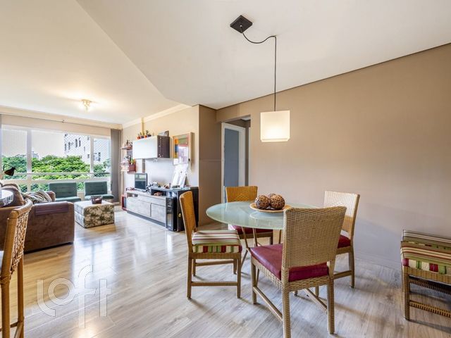 Apartamento com 69m², 2 dormitórios, 2 vagas, Santa Cecília em Porto Alegre