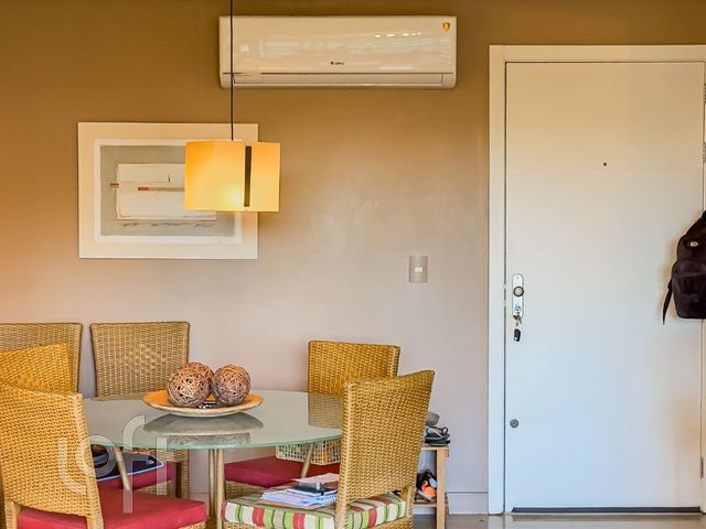 Apartamento com 69m², 2 dormitórios, 2 vagas, Santa Cecília em Porto Alegre