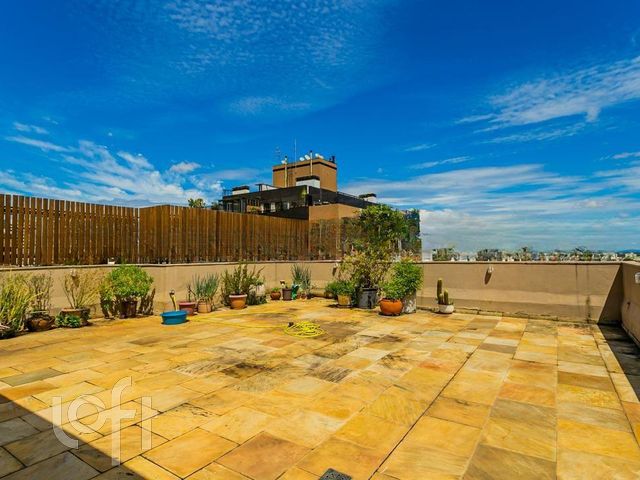 Apartamento com 324m², 4 dormitórios, 1 suíte, 2 vagas, São João em Porto Alegre