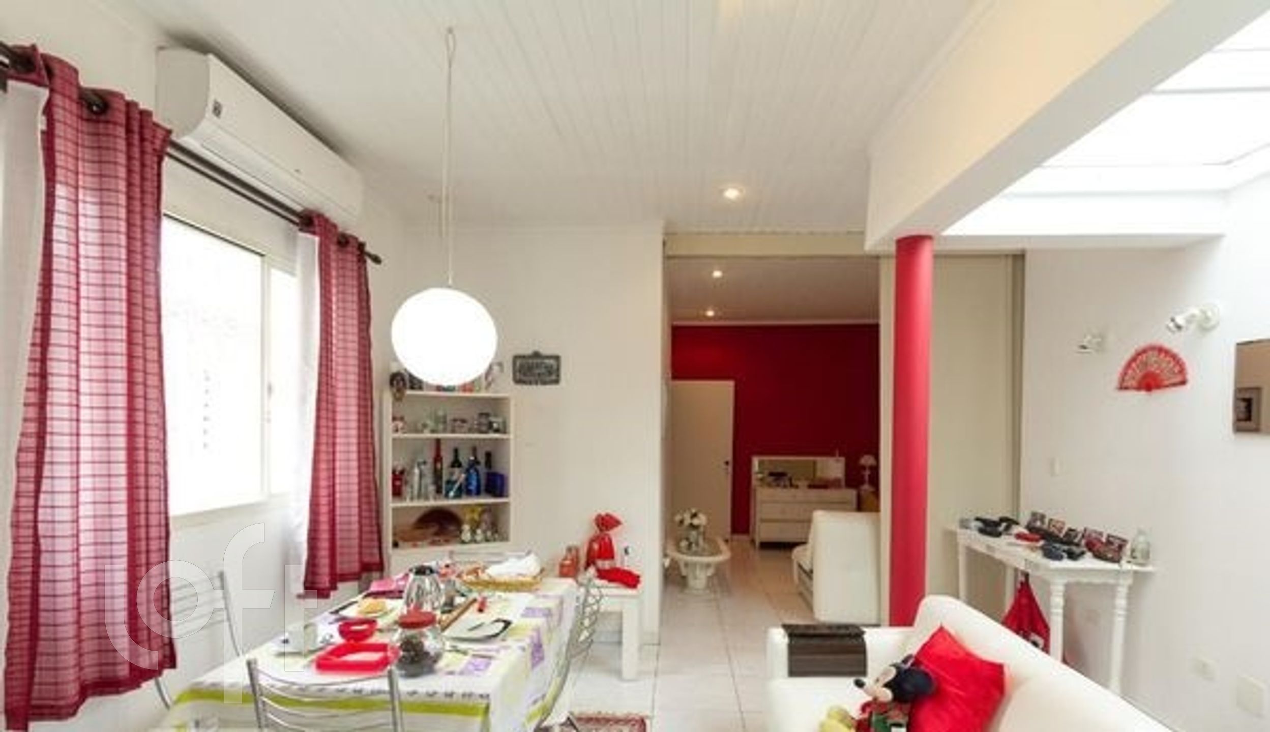 Casa à venda com 3 quartos, 242m² - Foto 2