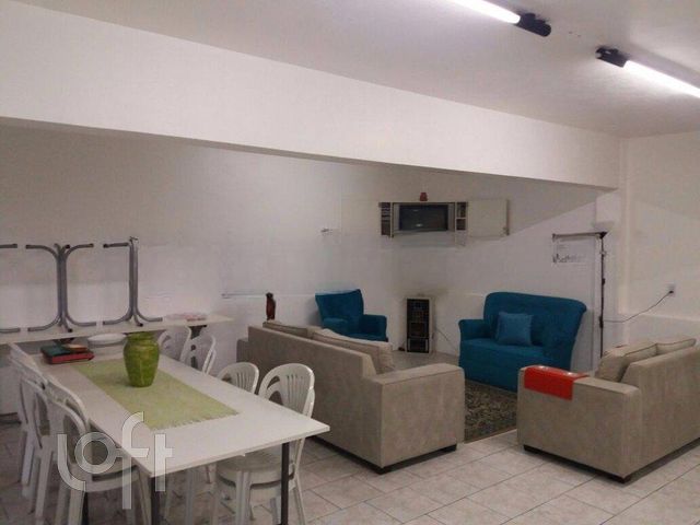 Casa com 240m², 2 dormitórios, 2 vagas, Cristo Redentor em Porto Alegre