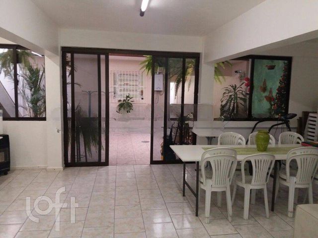 Casa com 240m², 2 dormitórios, 2 vagas, Cristo Redentor em Porto Alegre