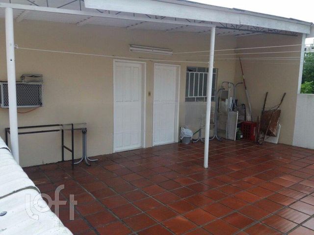 Casa com 240m², 2 dormitórios, 2 vagas, Cristo Redentor em Porto Alegre