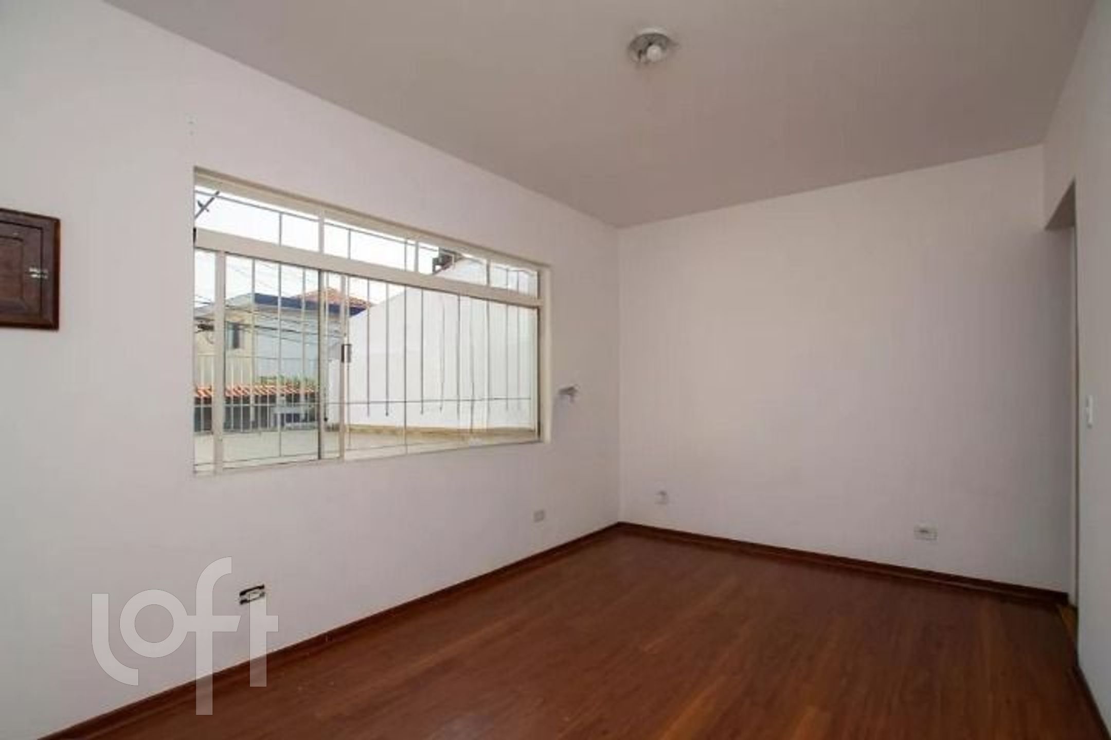 Casa à venda com 3 quartos, 100m² - Foto 1