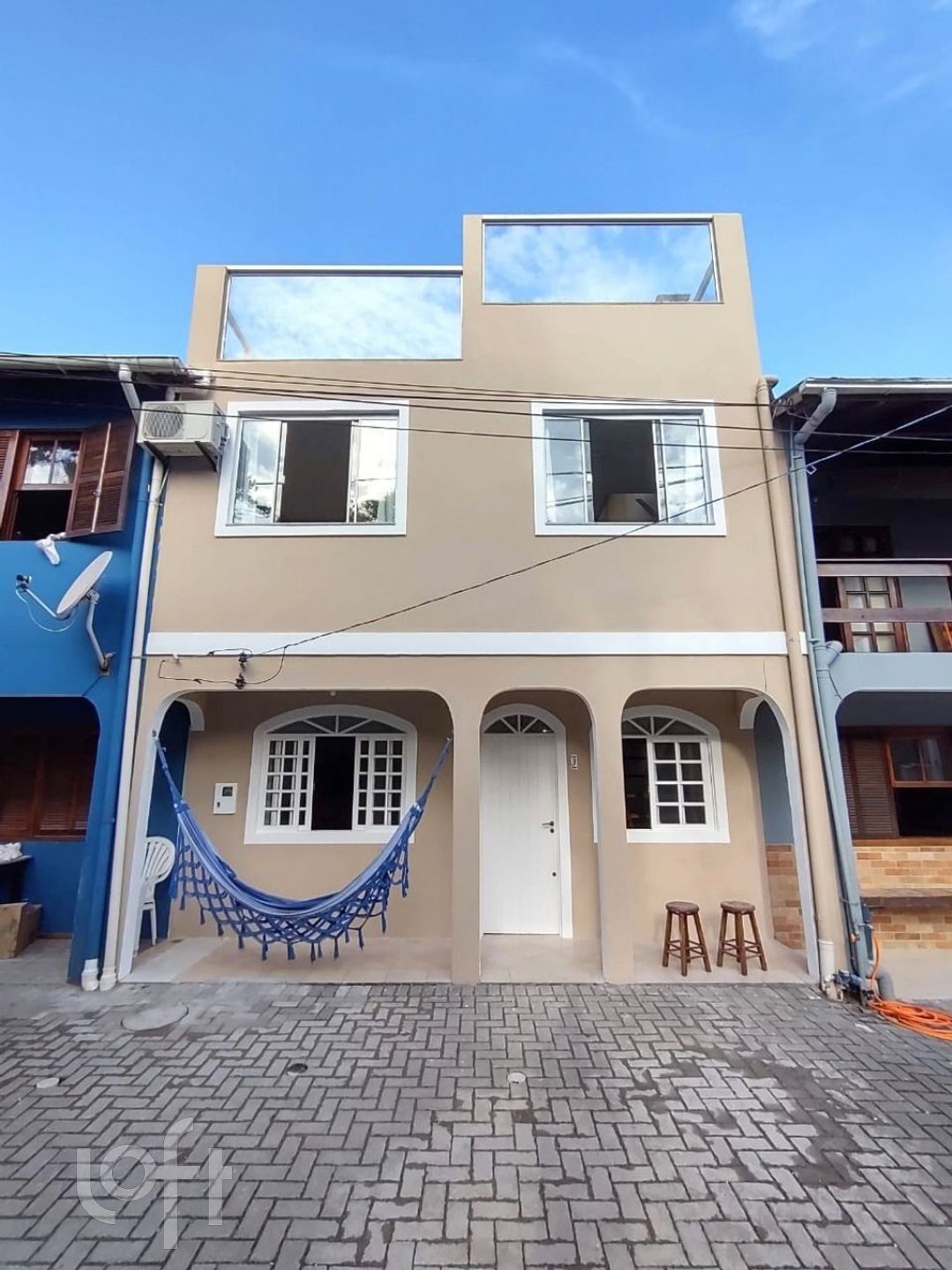 Casa Residencial com 165m², 5 quartos, 1 garagem, no bairro Armação em Florianópolis