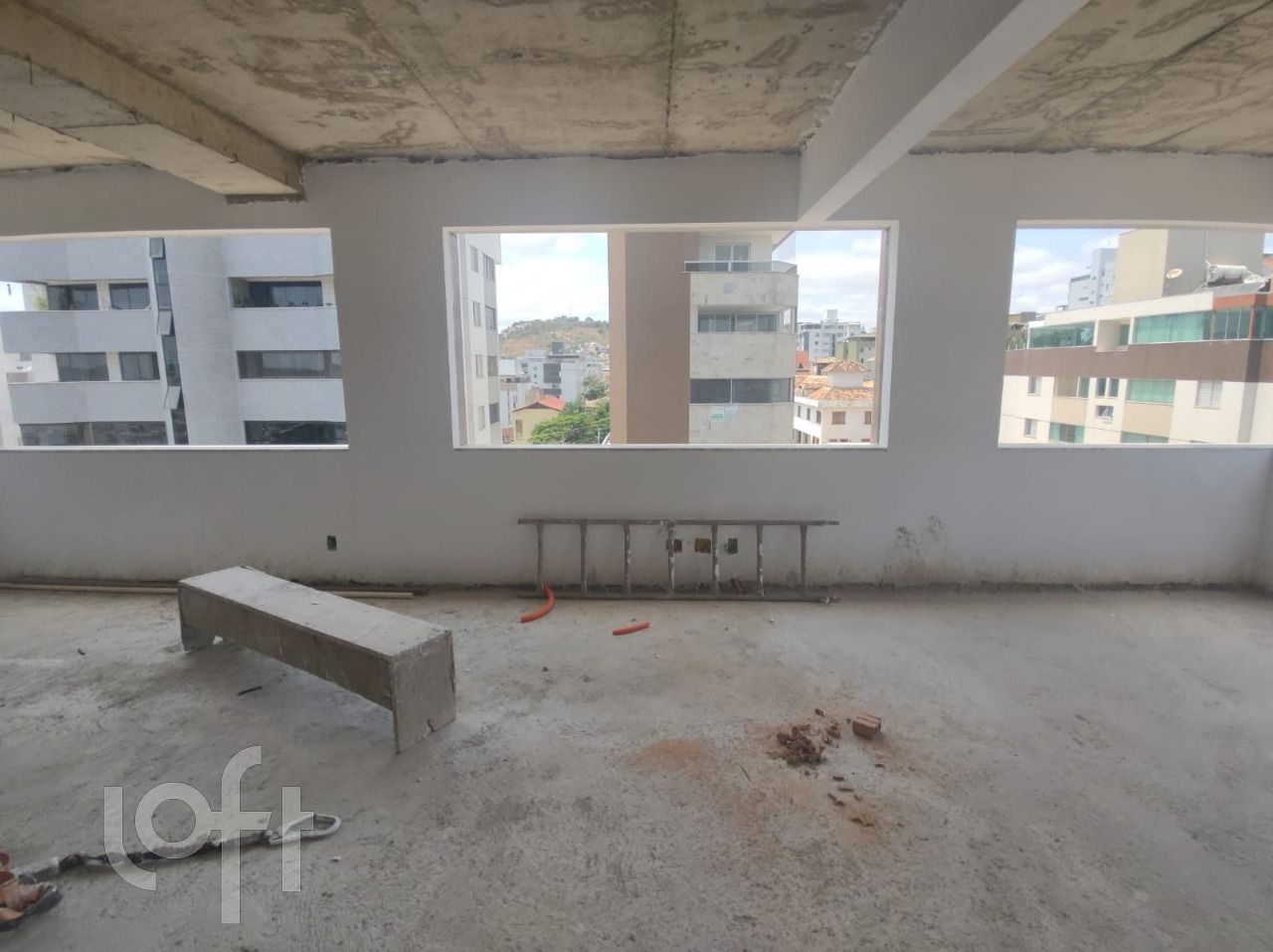 Apartamento à venda com 3 quartos, 116m² - Foto 2