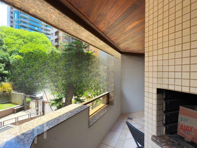 Apartamento com 206m², 4 dormitórios, 2 suítes, 5 vagas, Bela Vista em Porto Alegre