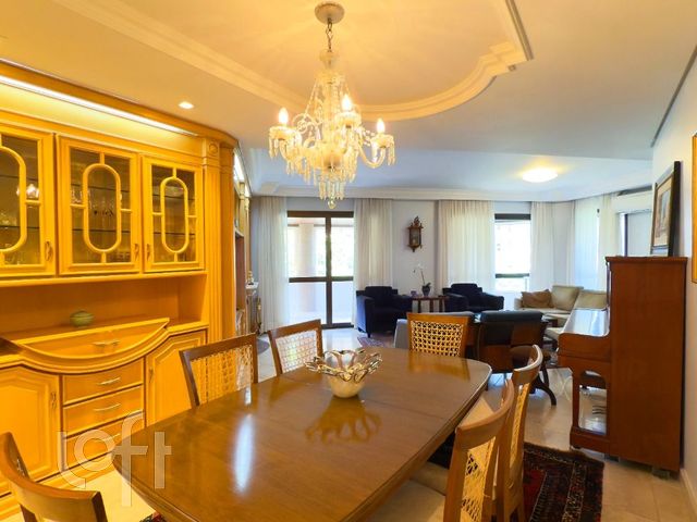 Apartamento com 206m², 4 dormitórios, 2 suítes, 5 vagas, Bela Vista em Porto Alegre