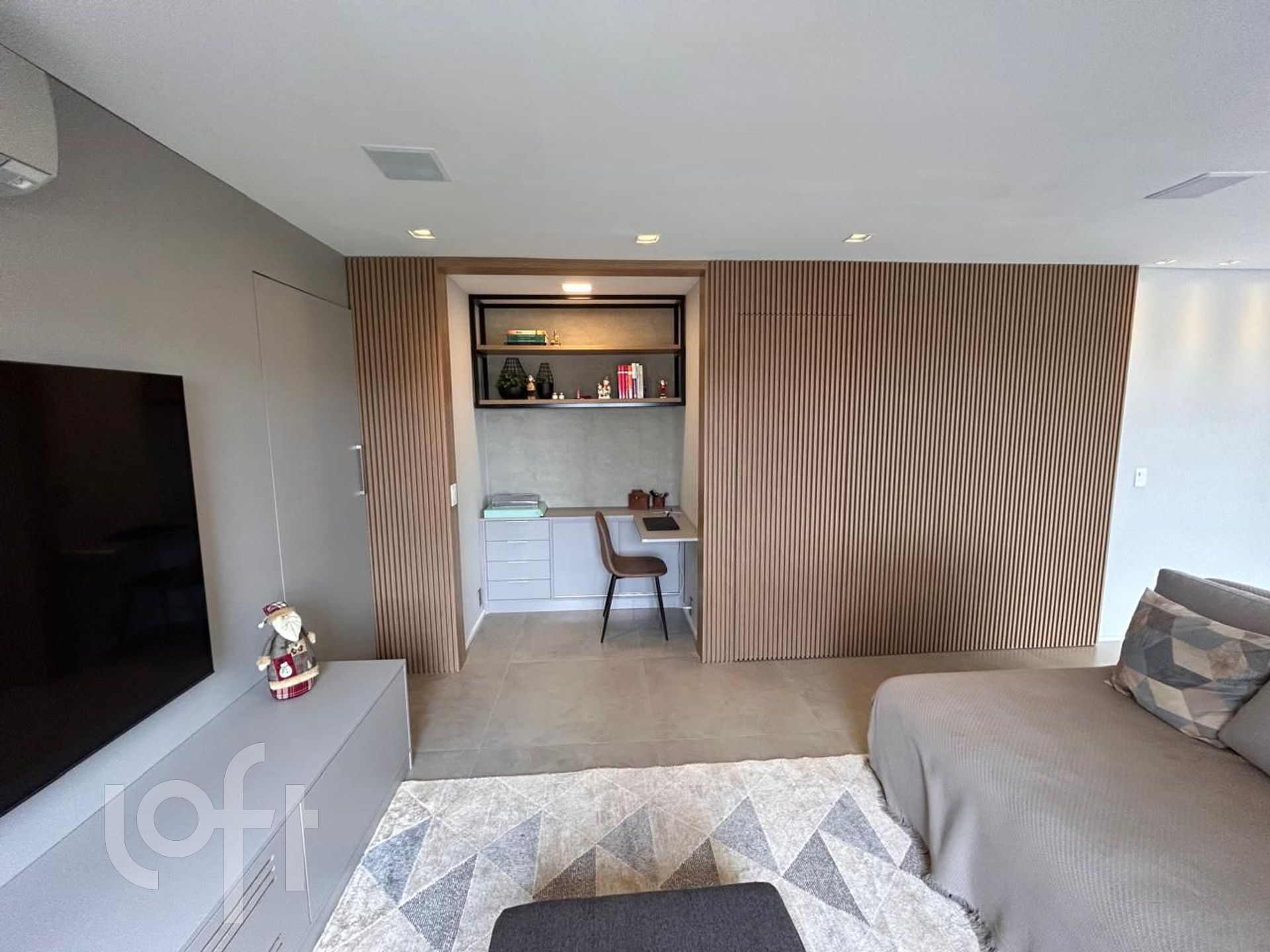 Apartamento à venda com 3 quartos, 130m² - Foto 2