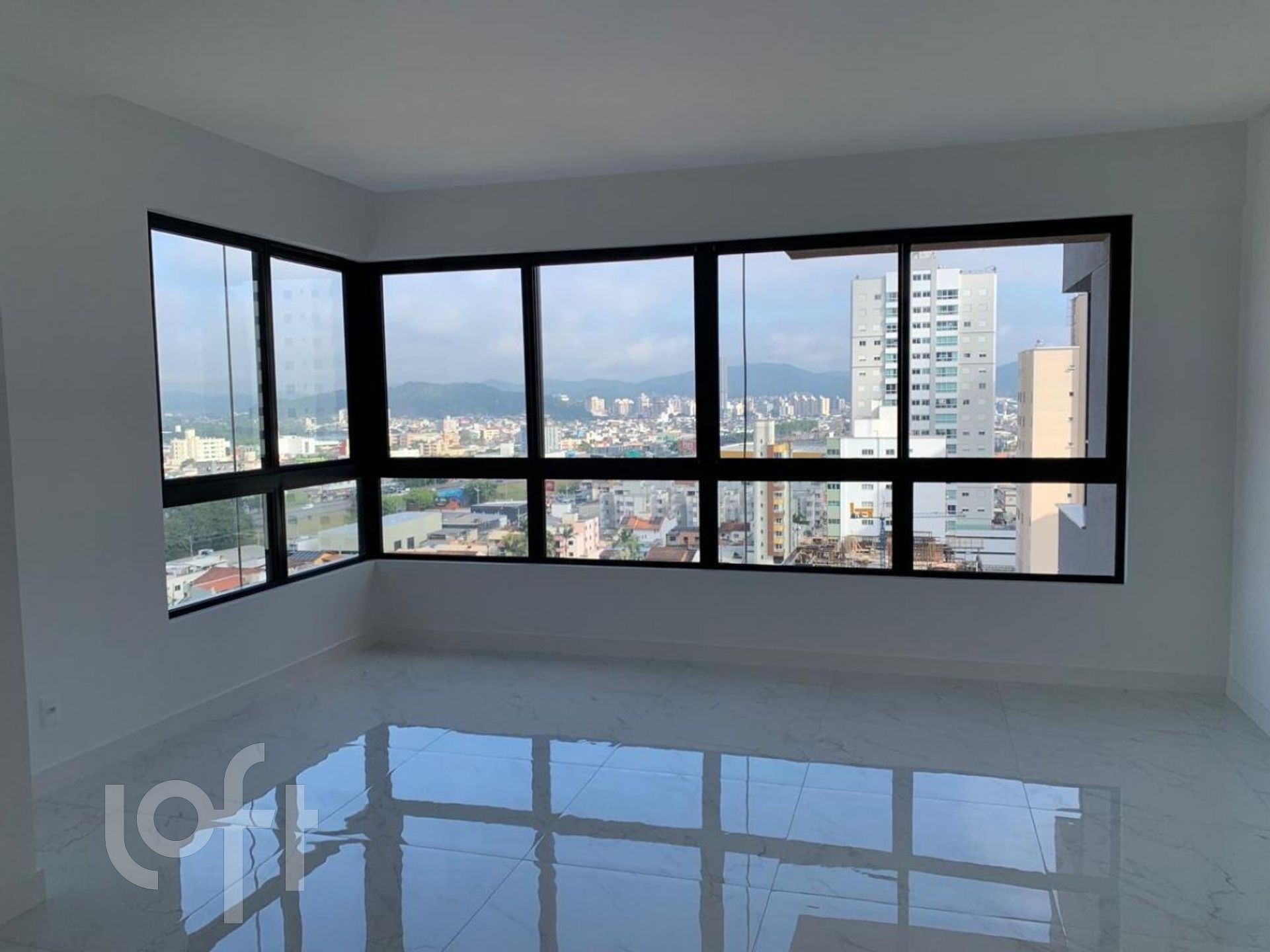 Apartamentos com 137m², 3 quartos, 3 suítes, 2 garagens, no bairro Centro em Balneário Camboriú