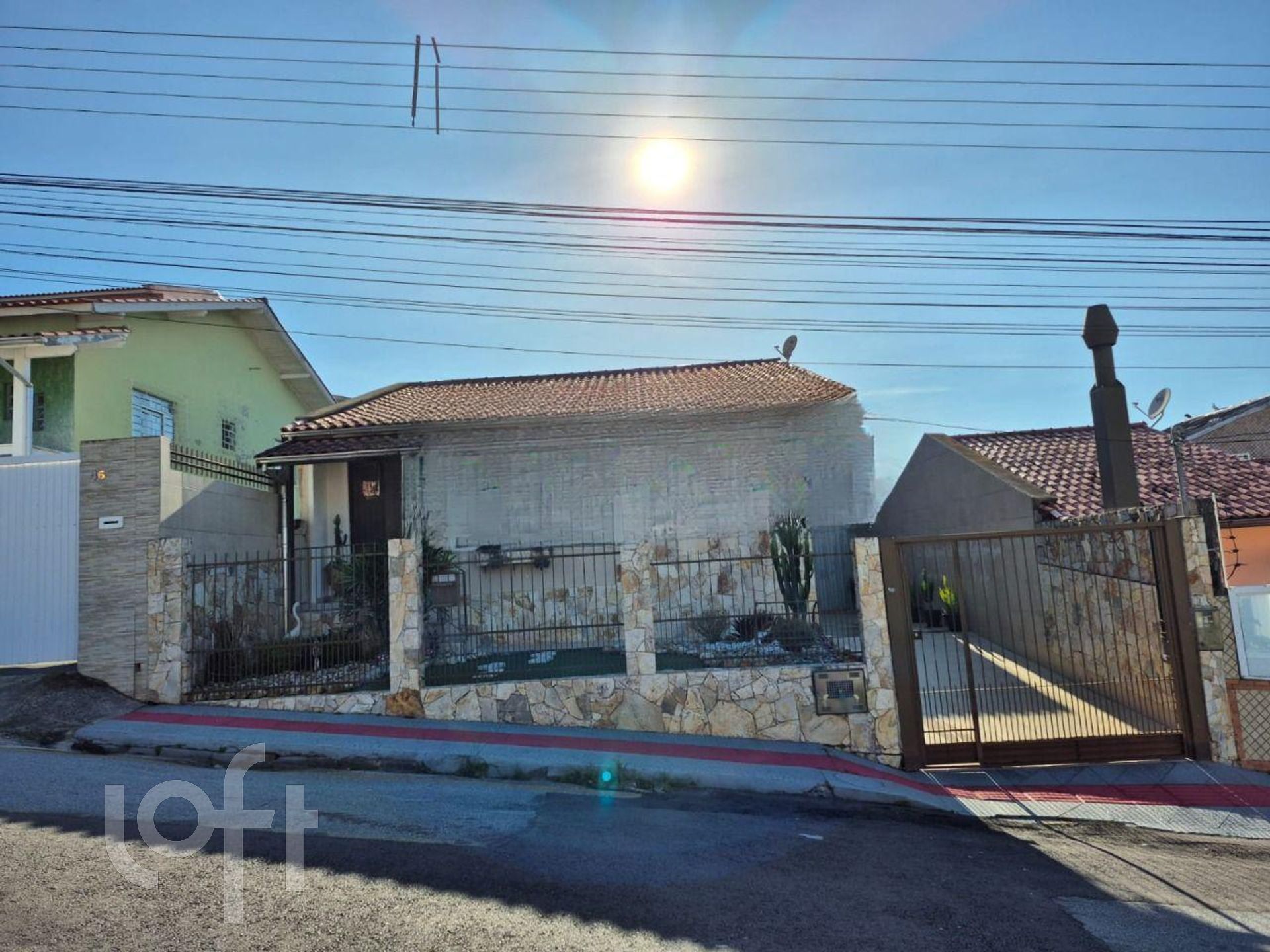 Casa Residencial com 150m², 5 quartos, 1 suíte, 2 garagens, no bairro Bela Vista em São José
