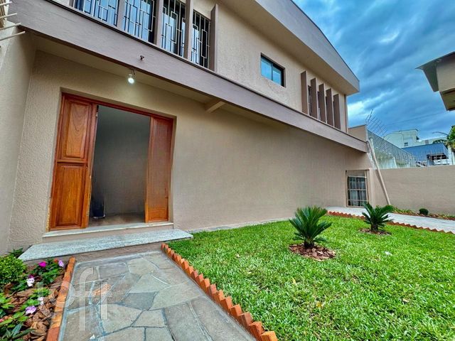 Casa com 250m², 3 dormitórios, 2 vagas, Jardim Botânico em Porto Alegre