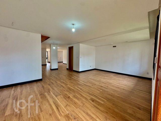 Casa com 250m², 3 dormitórios, 2 vagas, Jardim Botânico em Porto Alegre