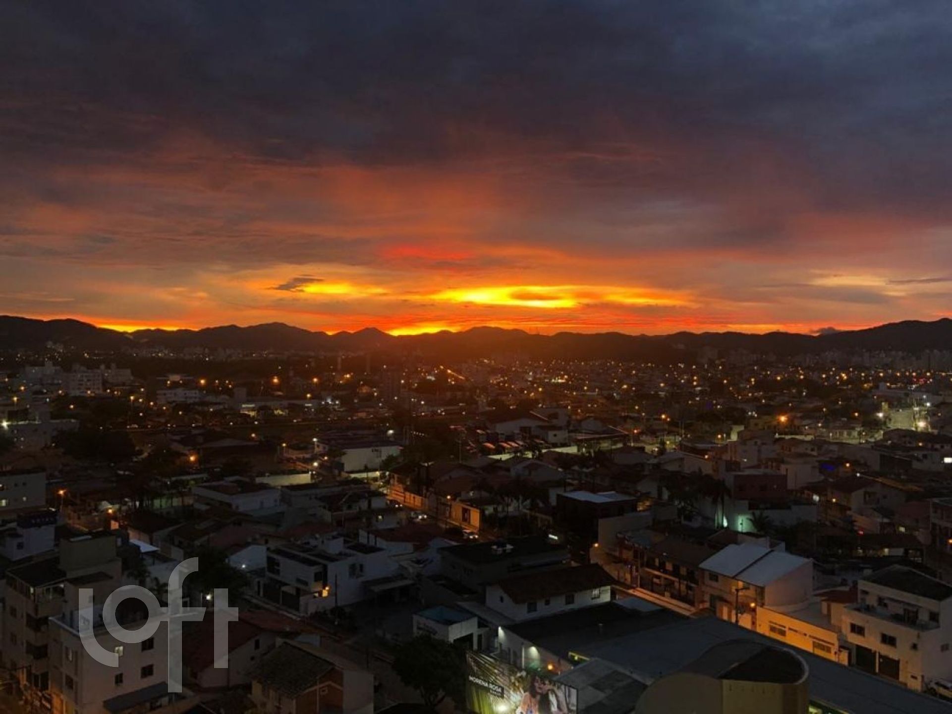 Apartamentos com 132m², 3 quartos, 3 suítes, 2 garagens, no bairro Centro em Balneário Camboriú
