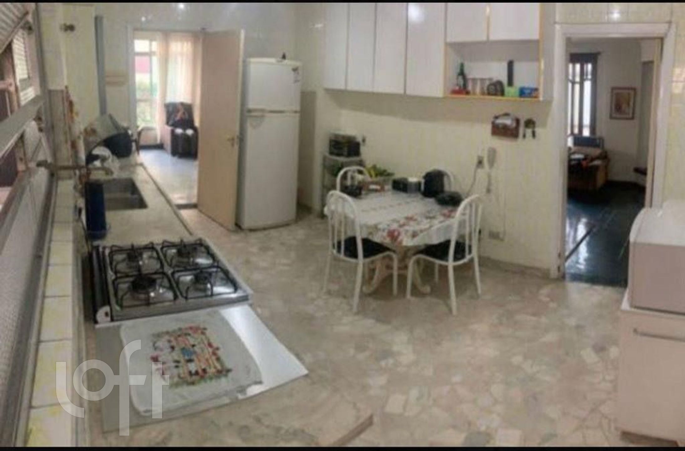 Apartamento à venda com 3 quartos, 240m² - Foto 9