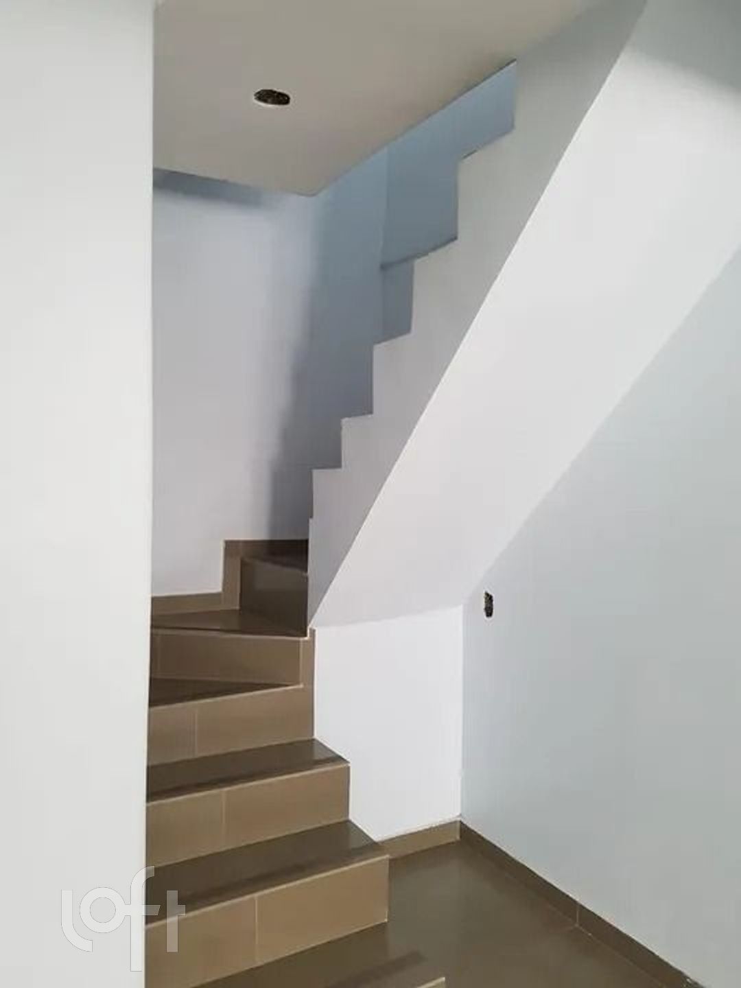 Casa à venda com 3 quartos, 600m² - Foto 2