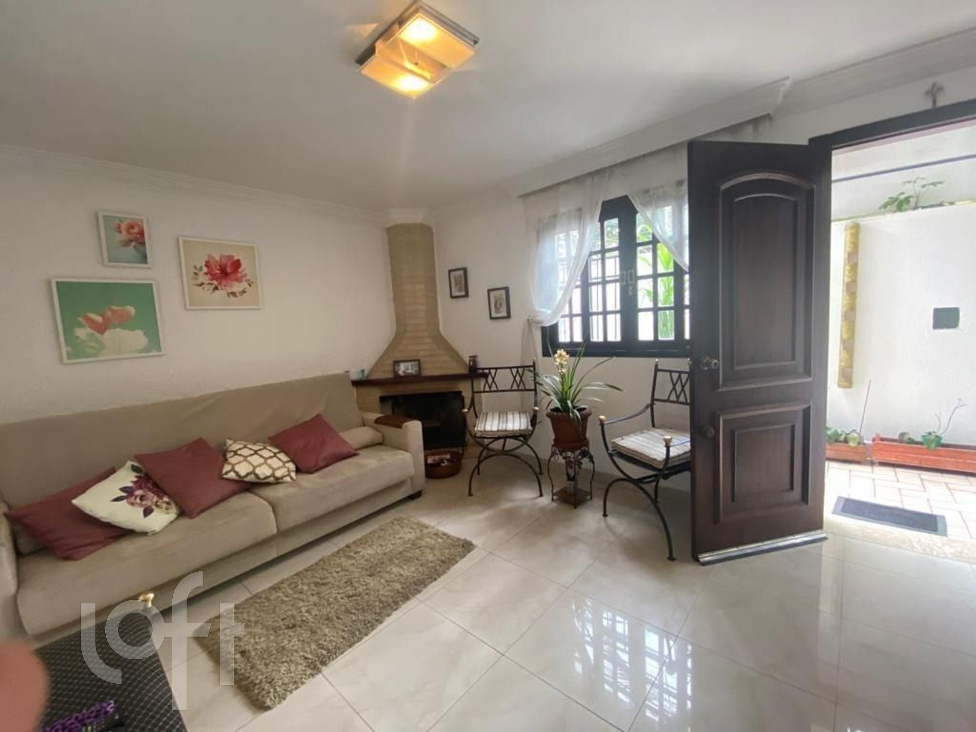 Casa à venda com 3 quartos, 183m² - Foto 1