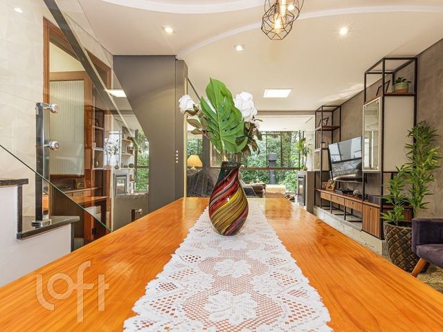 Apartamento com 190m², 3 dormitórios, 1 suíte, 2 vagas, Higienópolis em Porto Alegre