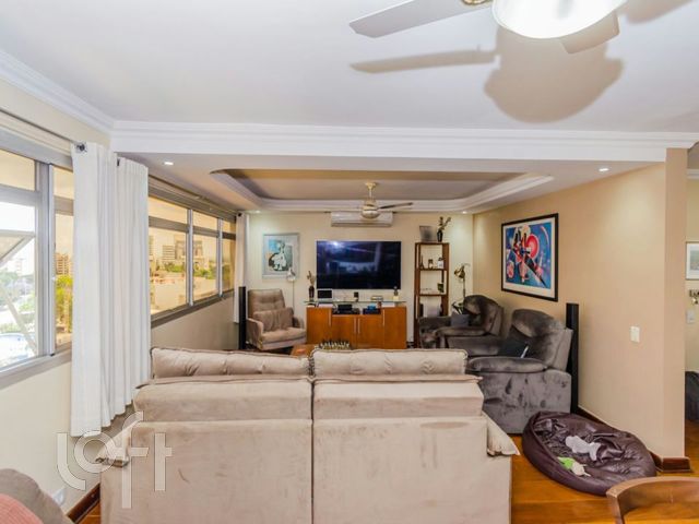 Apartamento com 138m², 3 dormitórios, 1 suíte, 1 vaga, Petrópolis em Porto Alegre