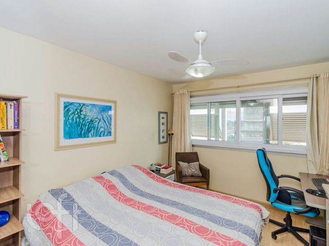 Apartamento com 138m², 3 dormitórios, 1 suíte, 1 vaga, Petrópolis em Porto Alegre