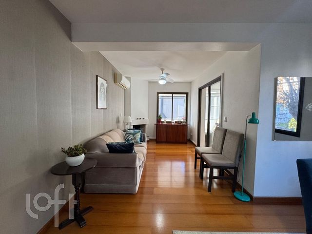 Apartamento com 107m², 2 dormitórios, 1 suíte, 2 vagas, Petrópolis em Porto Alegre